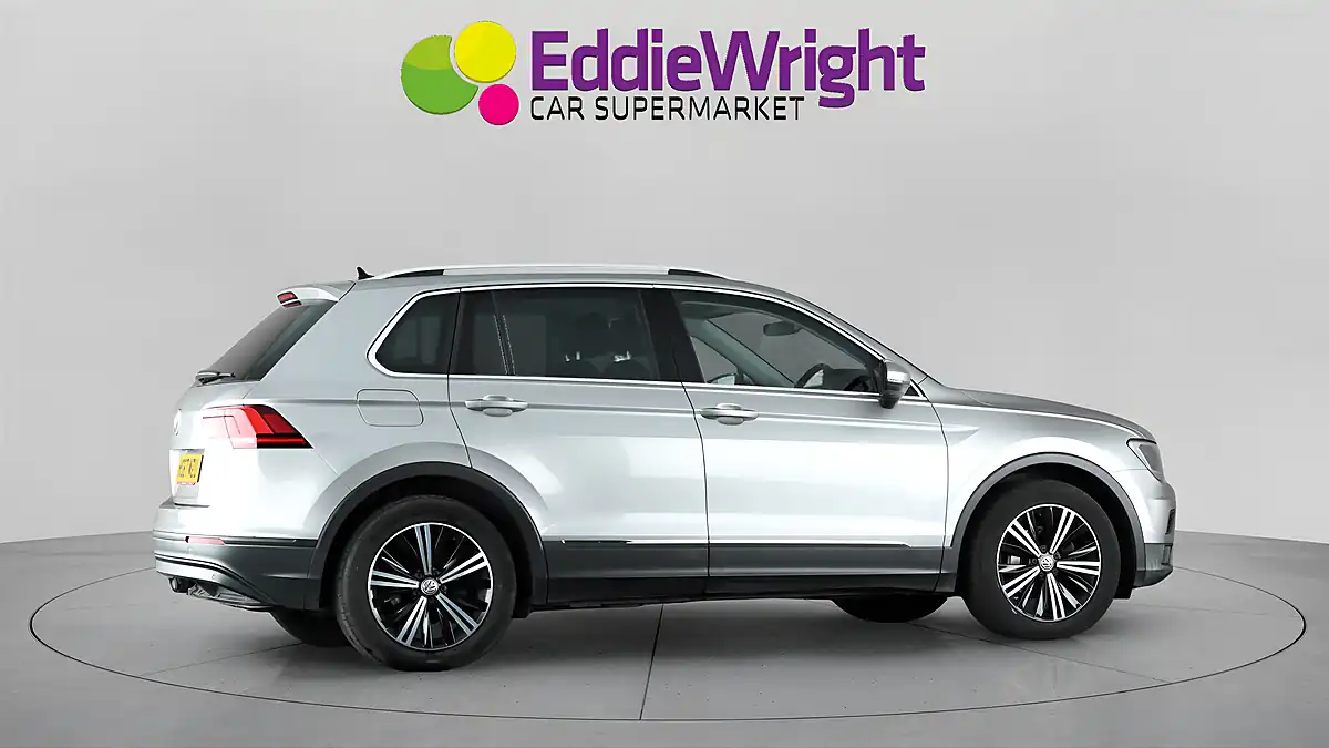Used 2018 Volkswagen Tiguan Se Navigation Silver - Interior and Exterior details 8