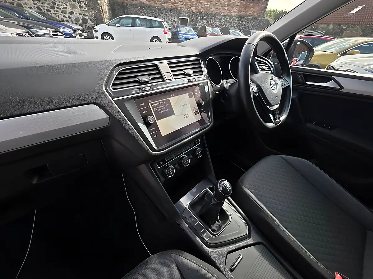 Used 2018 Volkswagen Tiguan Se Navigation Urano Grey - Interior and Exterior details 11