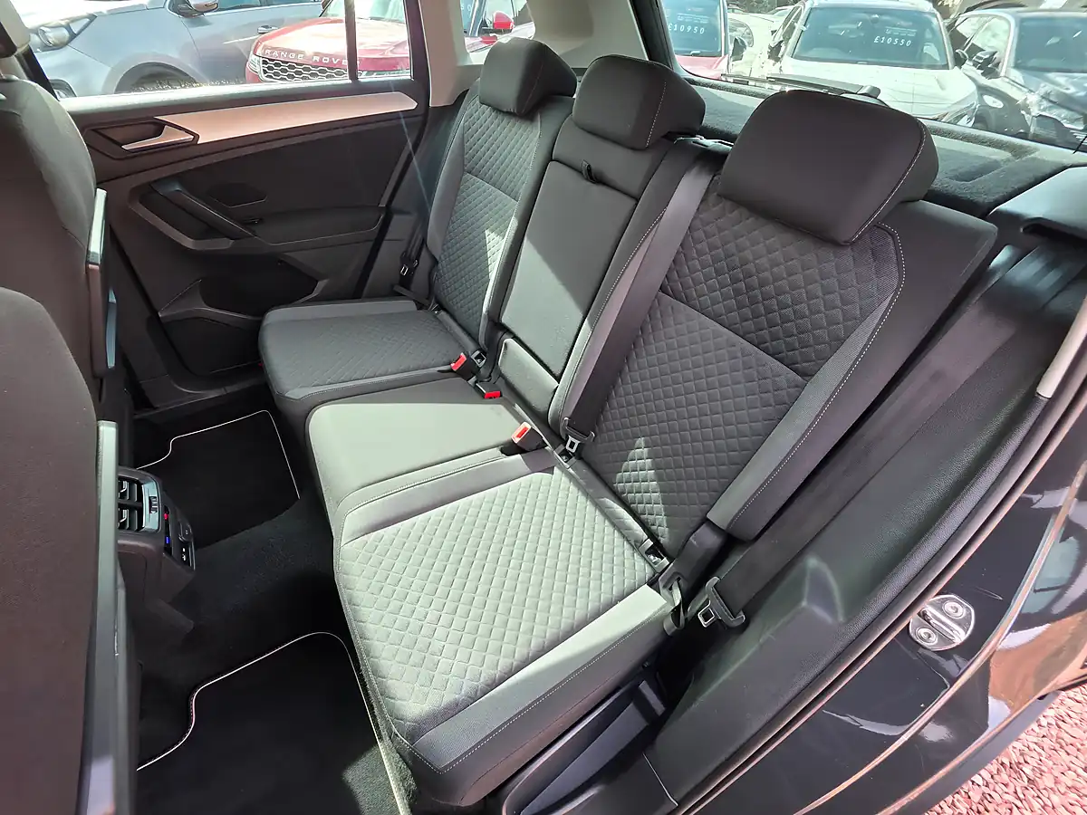 Used 2018 Volkswagen Tiguan Se Navigation Urano Grey - Interior and Exterior details 12