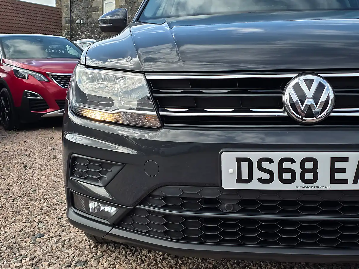 Used 2018 Volkswagen Tiguan Se Navigation Urano Grey - Interior and Exterior details 4