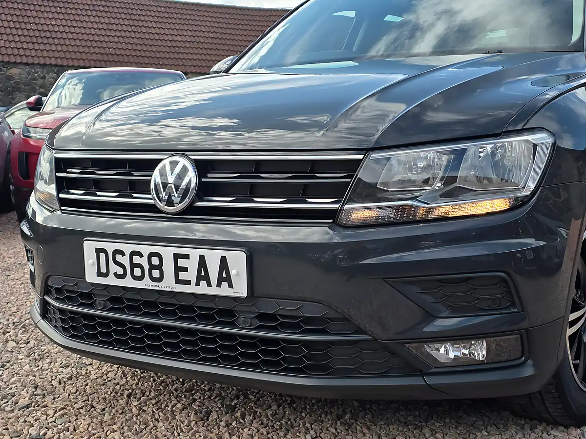 Used 2018 Volkswagen Tiguan Se Navigation Urano Grey - Interior and Exterior details 6