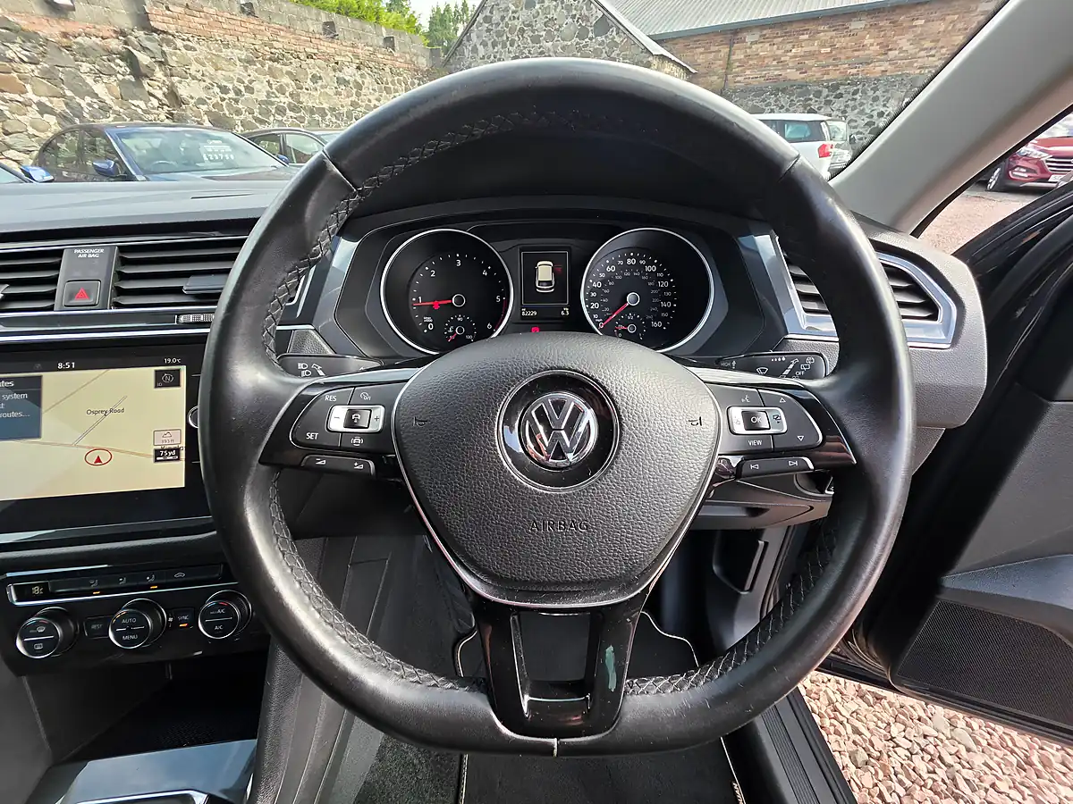 Used 2018 Volkswagen Tiguan Se Navigation Urano Grey - Interior and Exterior details 9