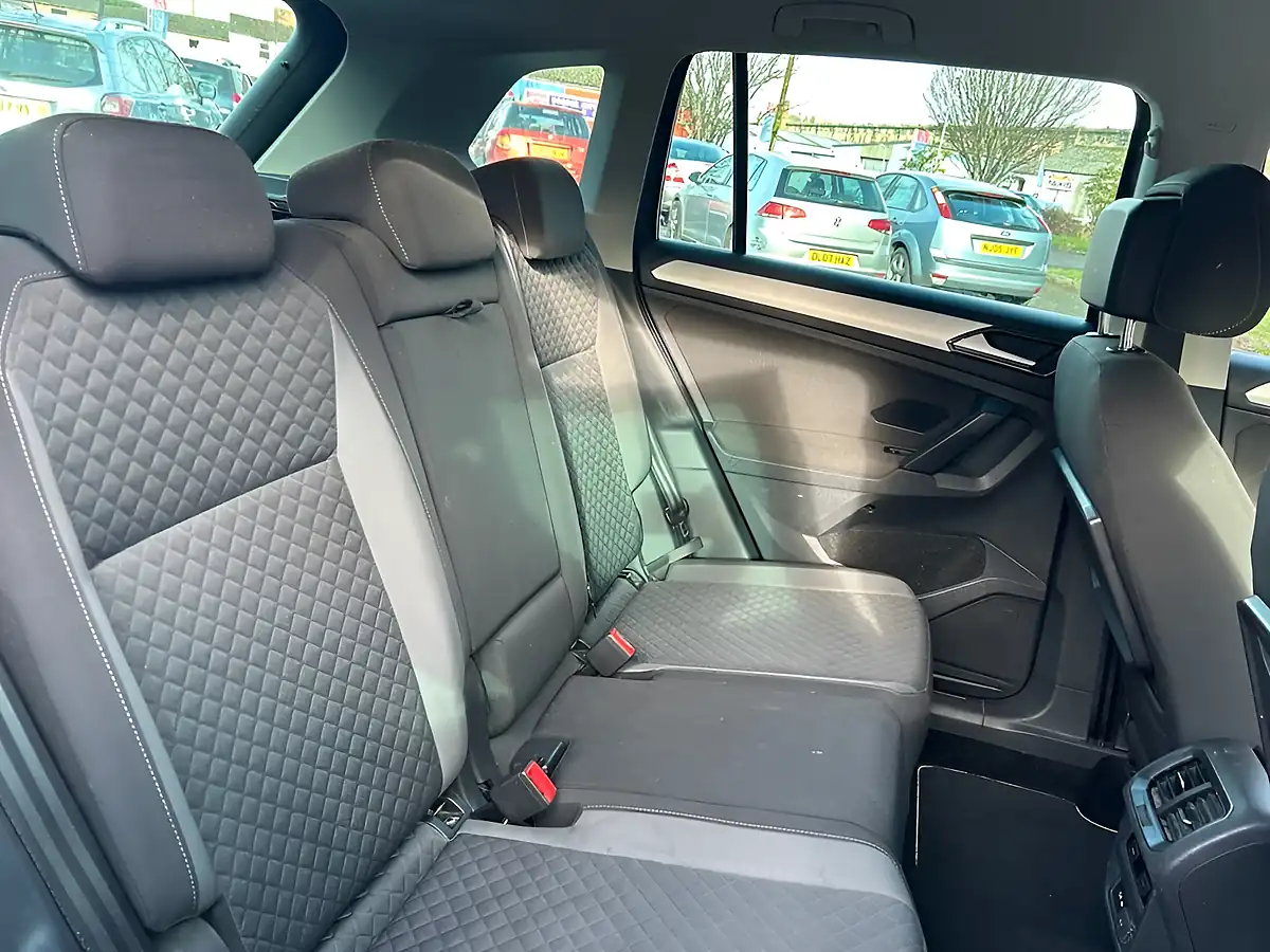 Used 2018 Volkswagen Tiguan Se Navigation Urano Grey - Interior and Exterior details 16