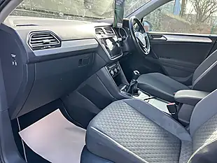 Used 2018 Volkswagen Tiguan Se Navigation Urano Grey - Interior and Exterior details 18
