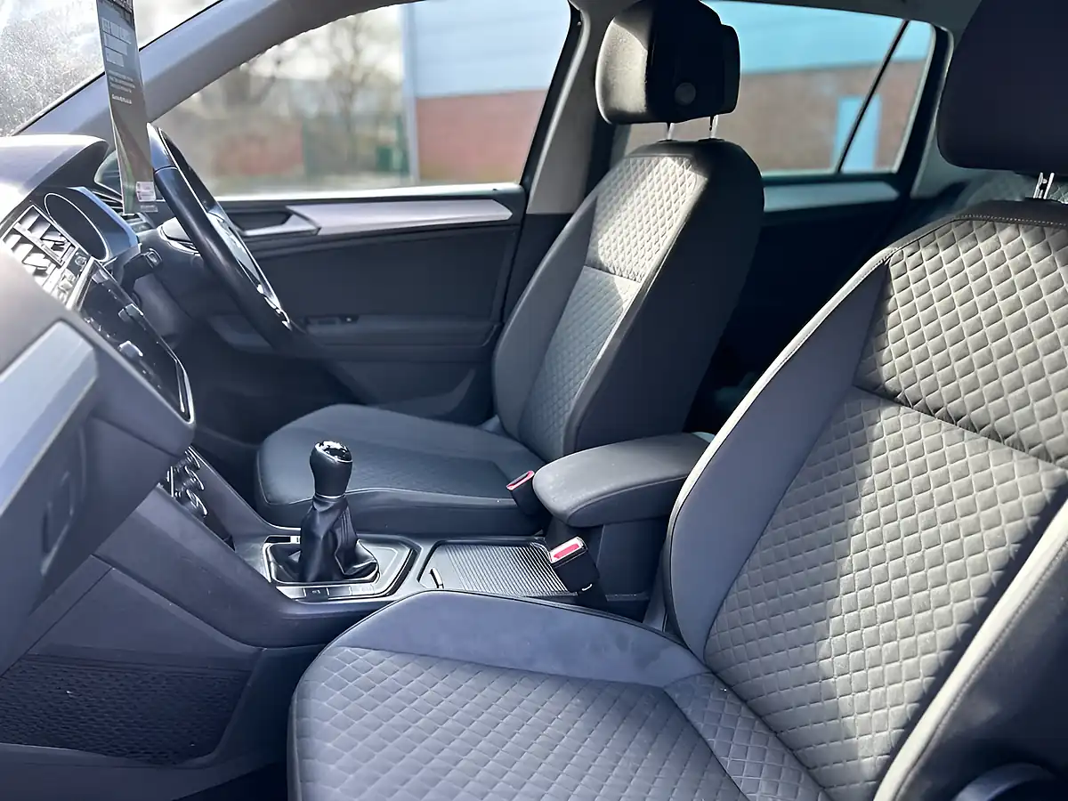 Used 2018 Volkswagen Tiguan Se Navigation Urano Grey - Interior and Exterior details 19
