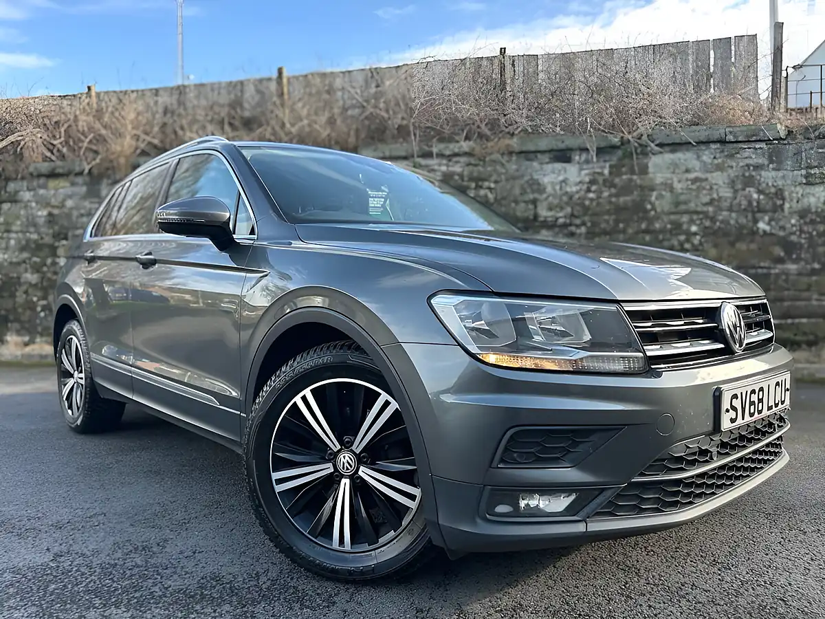 Used 2018 Volkswagen Tiguan Se Navigation Urano Grey - Interior and Exterior details 3
