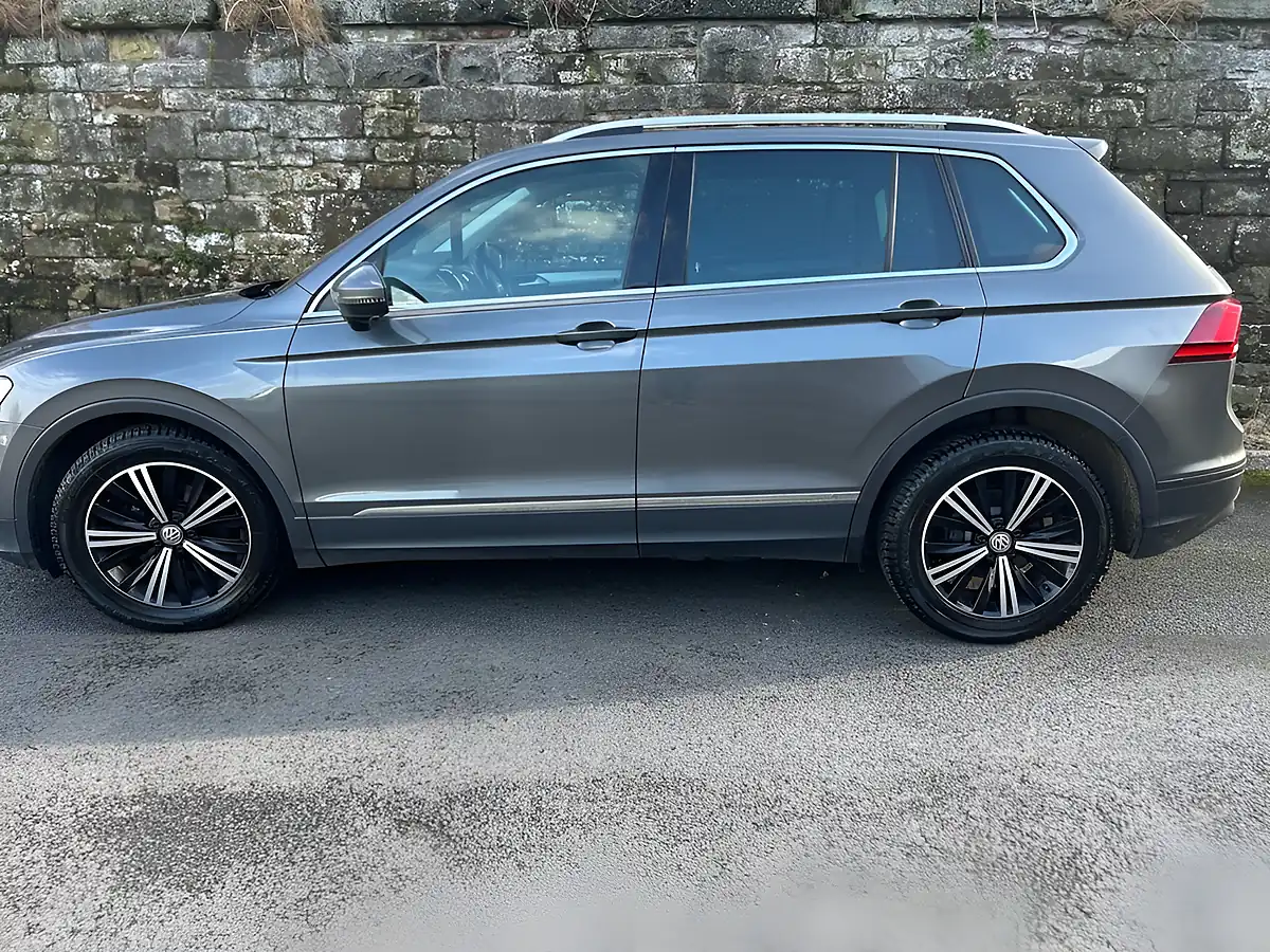 Used 2018 Volkswagen Tiguan Se Navigation Urano Grey - Interior and Exterior details 4