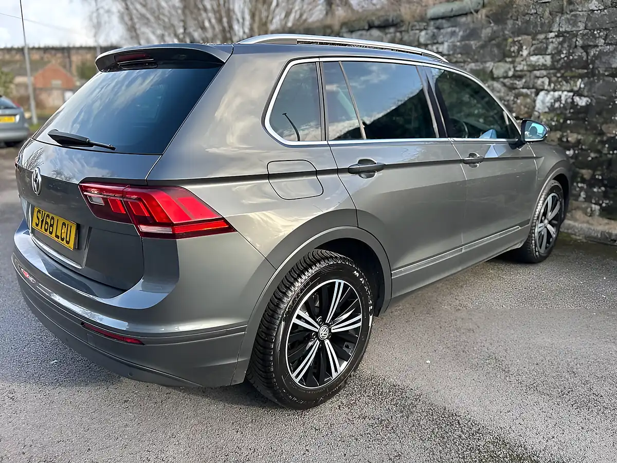 Used 2018 Volkswagen Tiguan Se Navigation Urano Grey - Interior and Exterior details 6