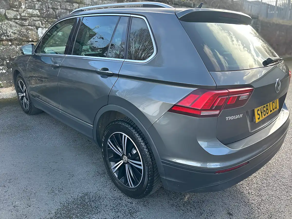 Used 2018 Volkswagen Tiguan Se Navigation Urano Grey - Interior and Exterior details 8