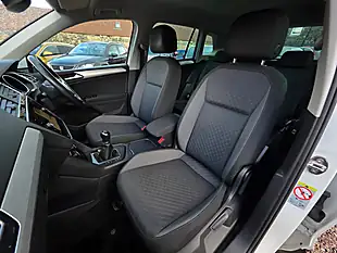 Used 2018 Volkswagen Tiguan Se Navigation White - Interior and Exterior details 10