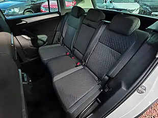 Used 2018 Volkswagen Tiguan Se Navigation White - Interior and Exterior details 11
