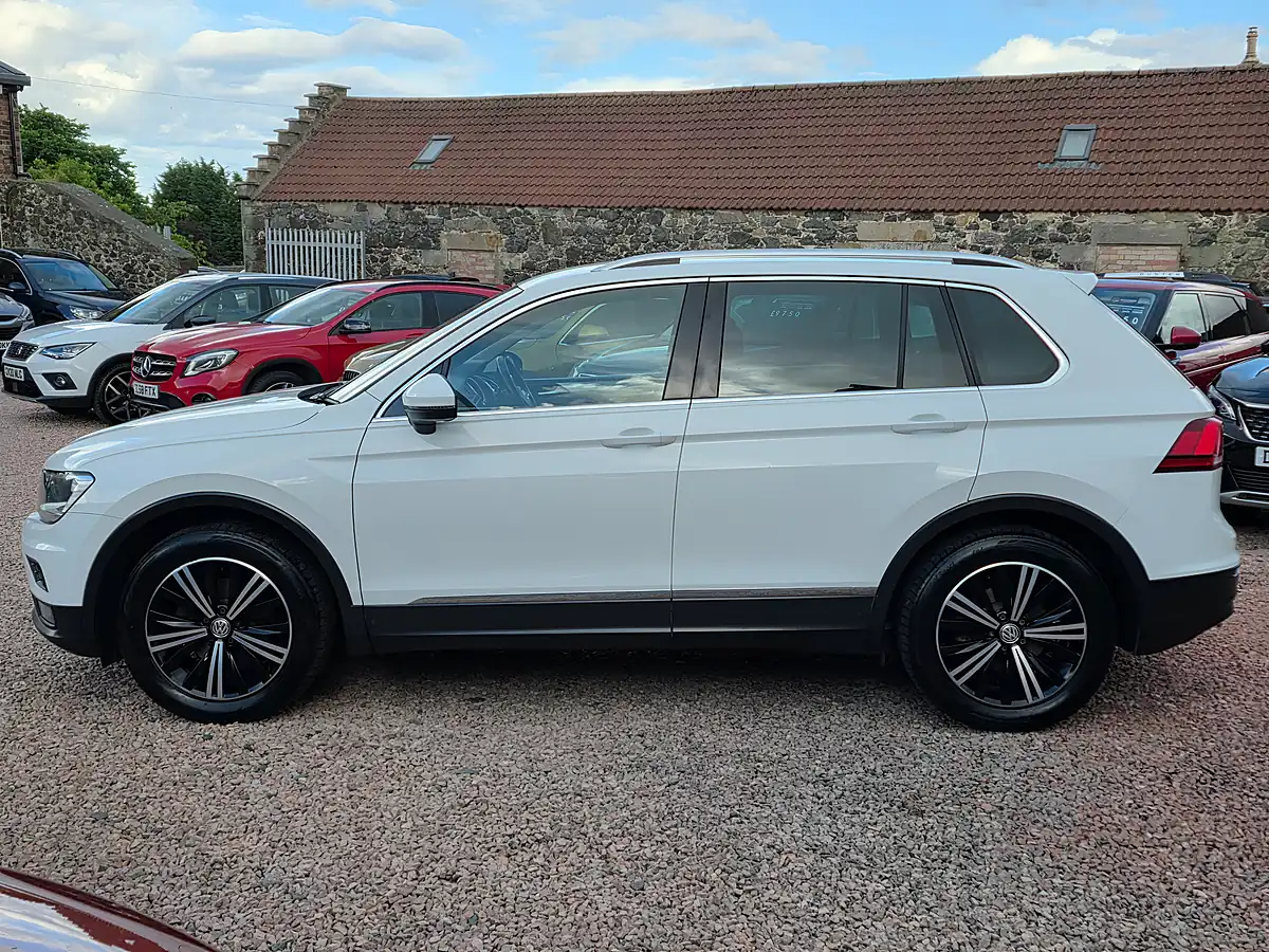 Used 2018 Volkswagen Tiguan Se Navigation White - Interior and Exterior details 14