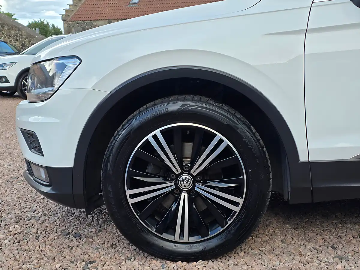Used 2018 Volkswagen Tiguan Se Navigation White - Interior and Exterior details 15