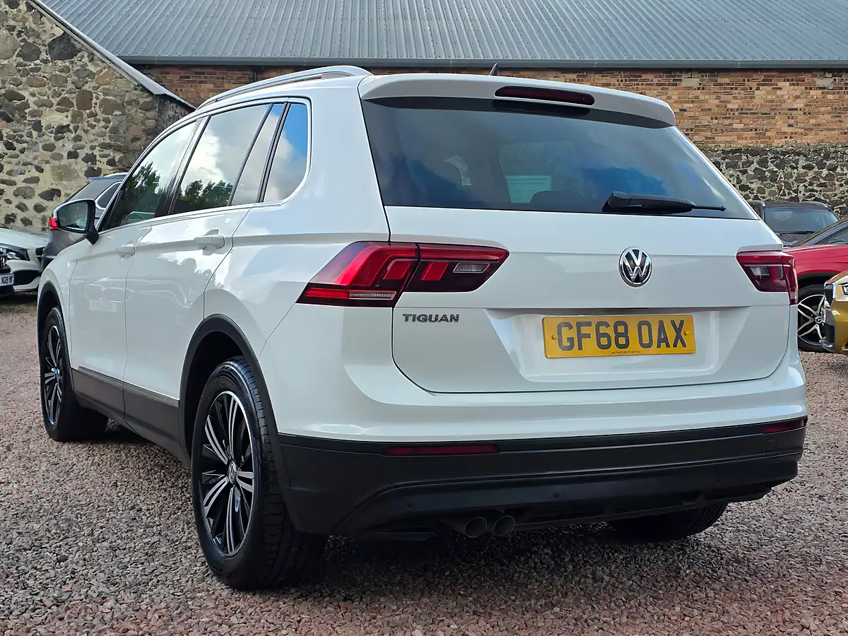 Used 2018 Volkswagen Tiguan Se Navigation White - Interior and Exterior details 16