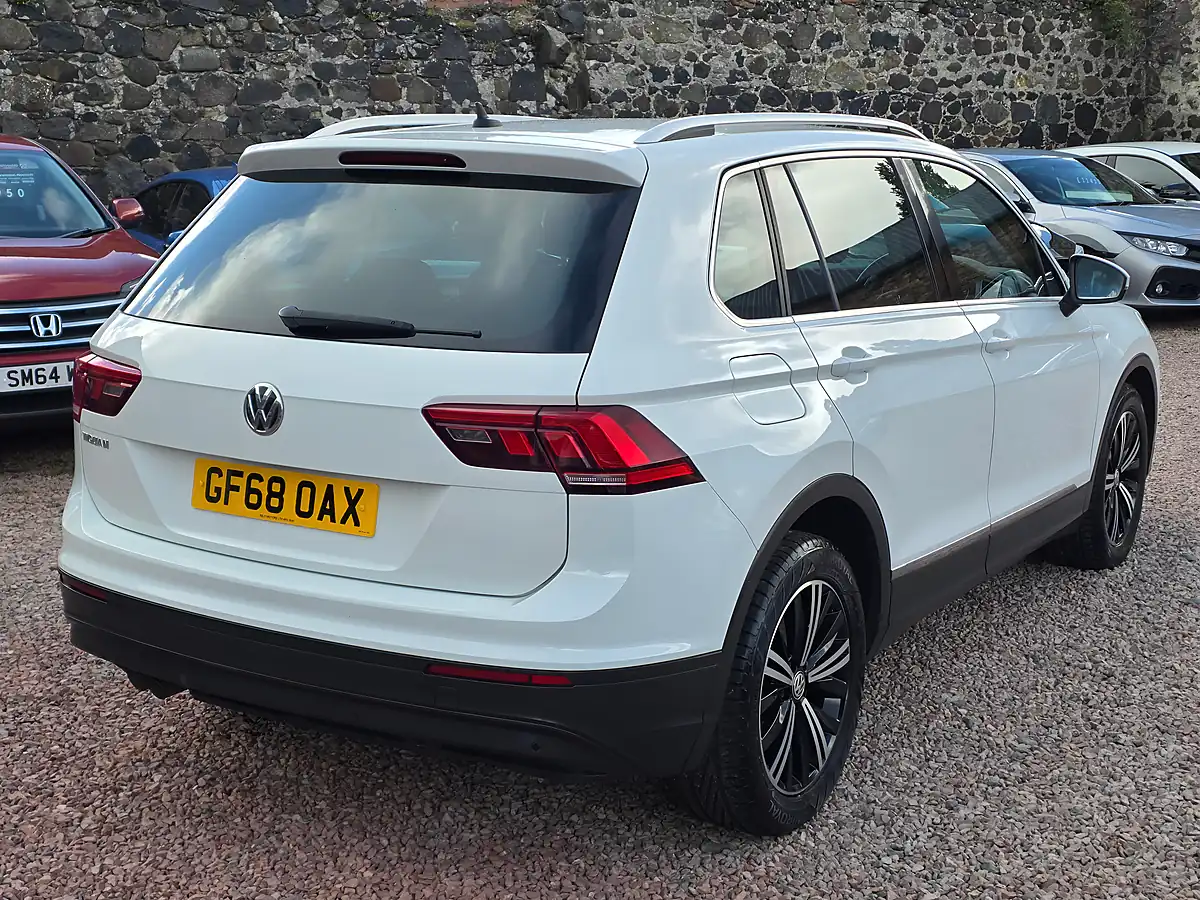 Used 2018 Volkswagen Tiguan Se Navigation White - Interior and Exterior details 19