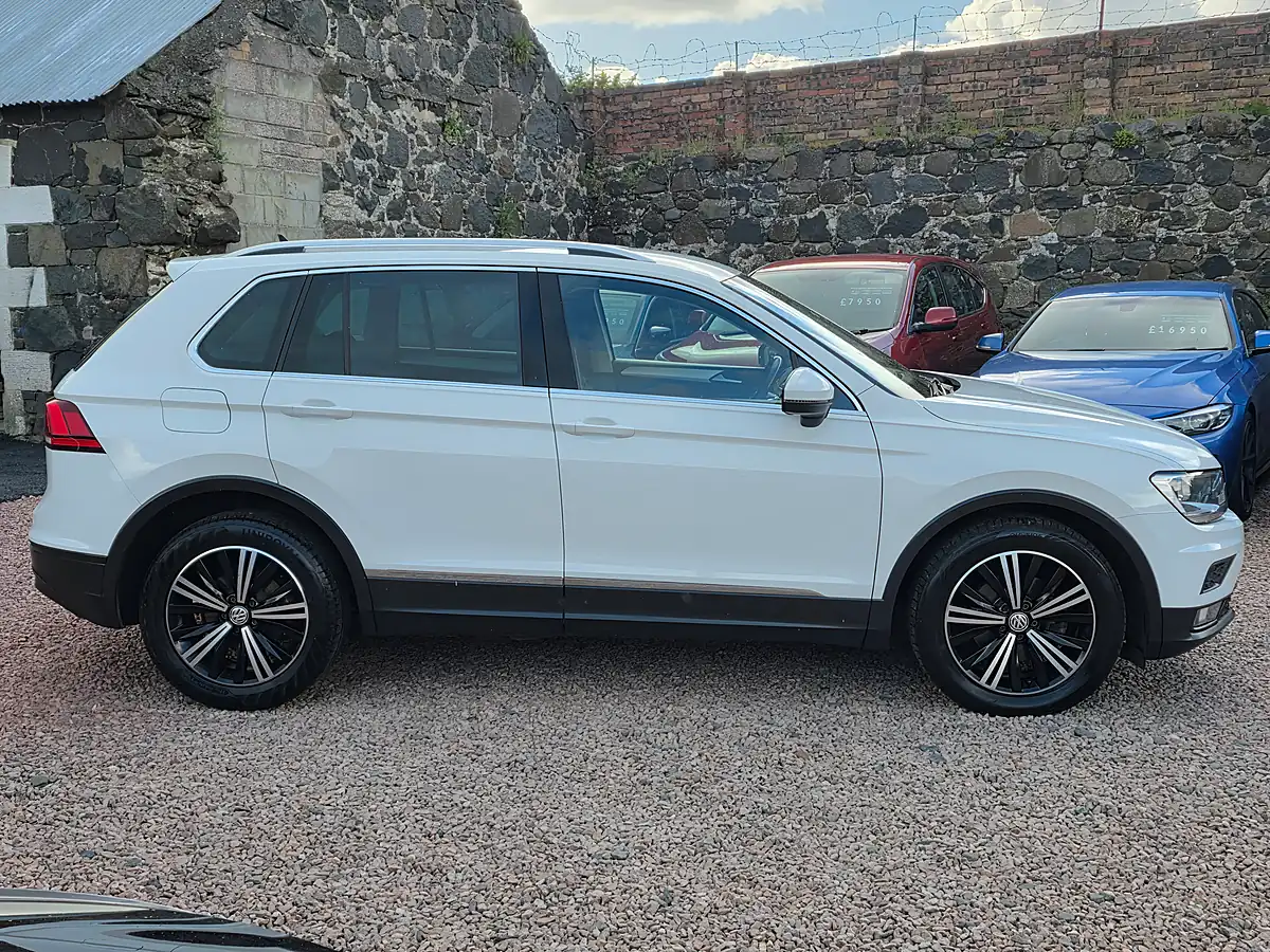 Used 2018 Volkswagen Tiguan Se Navigation White - Interior and Exterior details 20