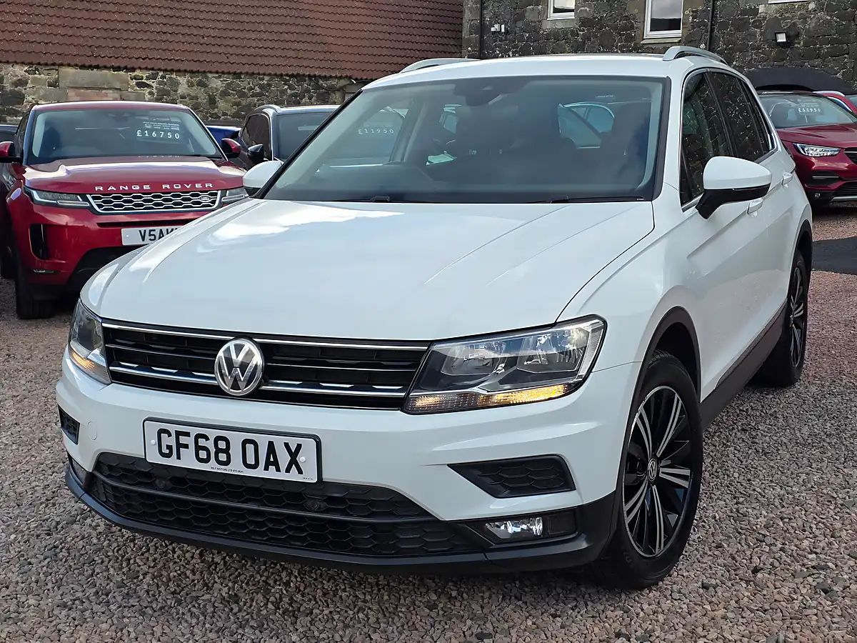 Used 2018 Volkswagen Tiguan Se Navigation White - Interior and Exterior details 5