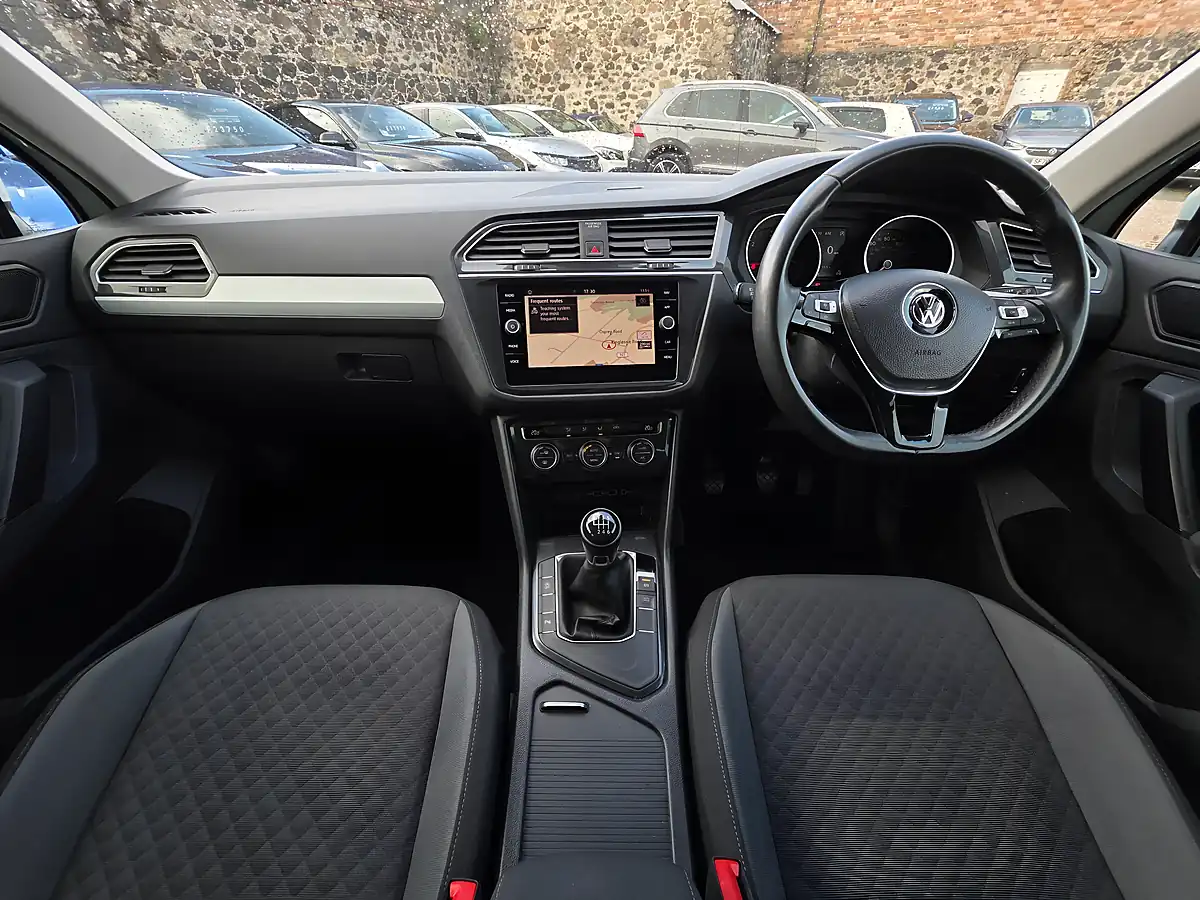 Used 2018 Volkswagen Tiguan Se Navigation White - Interior and Exterior details 7