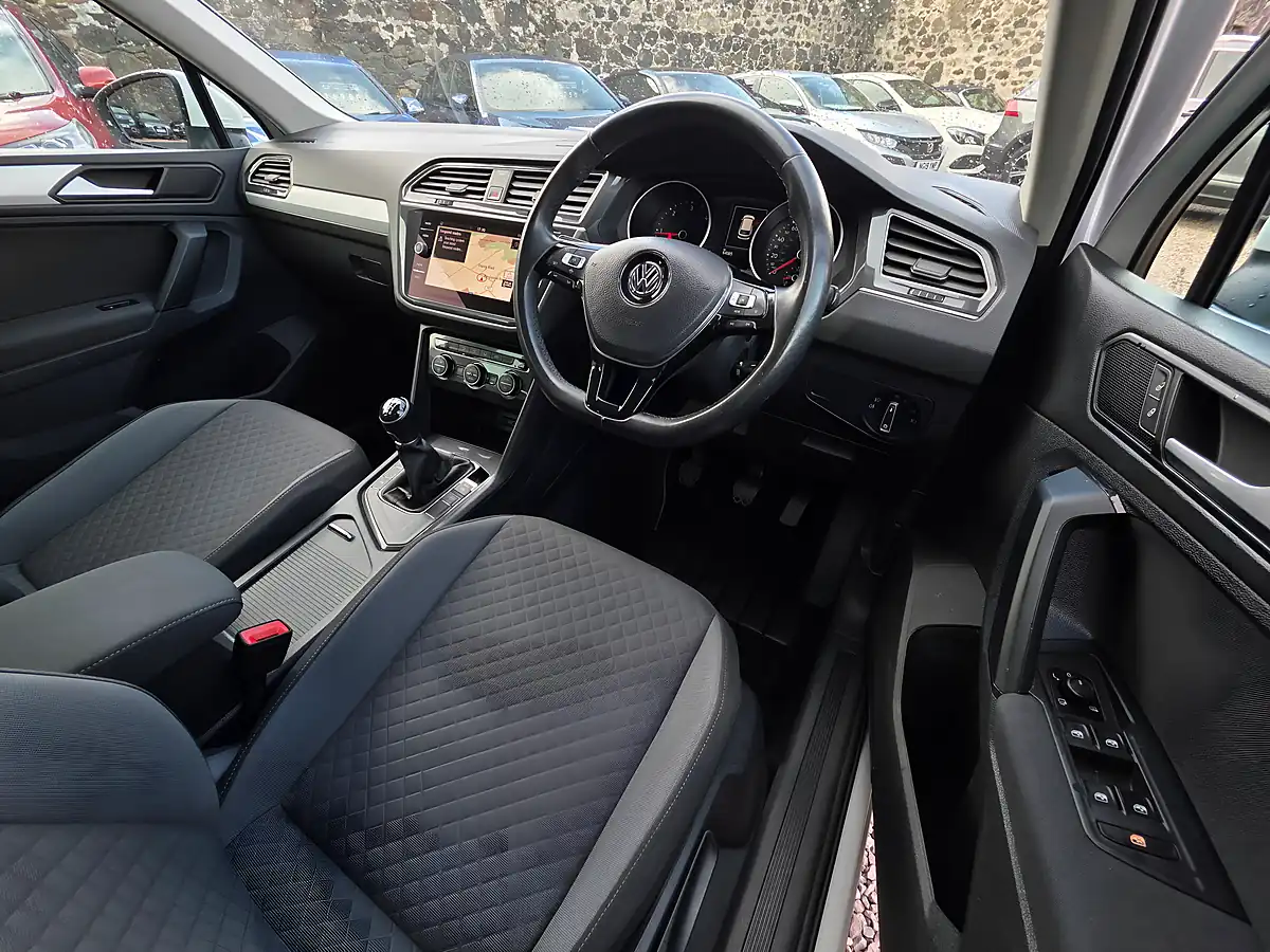 Used 2018 Volkswagen Tiguan Se Navigation White - Interior and Exterior details 8