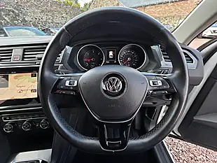 Used 2018 Volkswagen Tiguan Se Navigation White - Interior and Exterior details 9