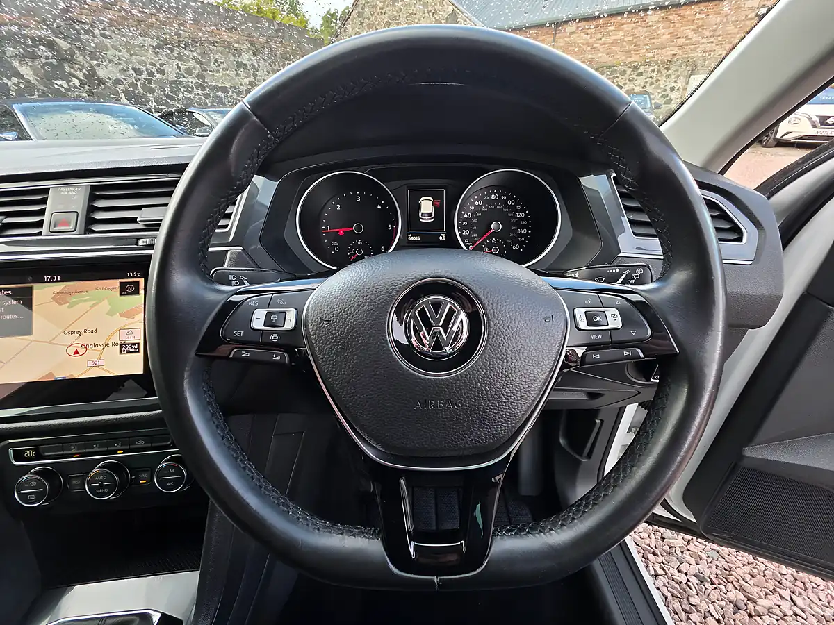 Used 2018 Volkswagen Tiguan Se Navigation White - Interior and Exterior details 9
