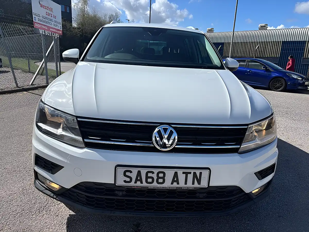 Used 2018 Volkswagen Tiguan Se Navigation White - Interior and Exterior details 10