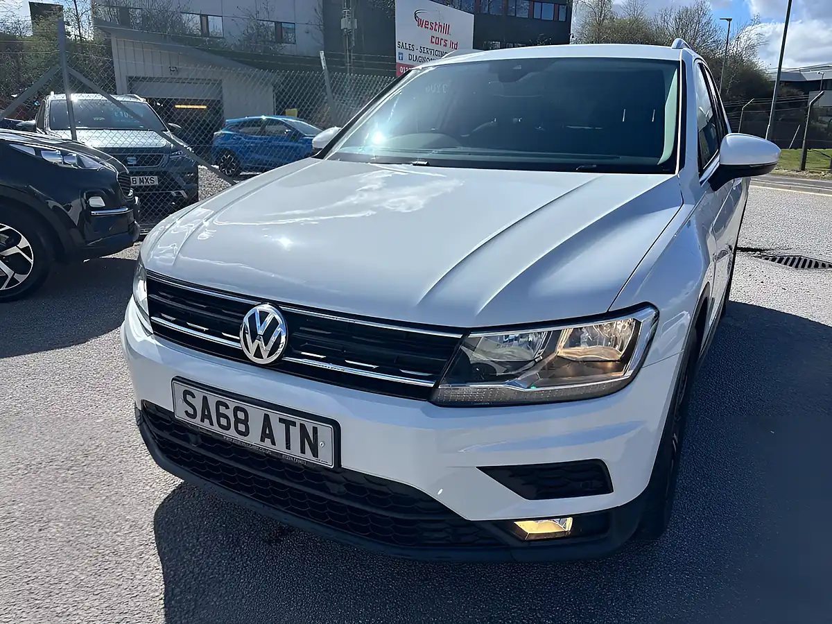Used 2018 Volkswagen Tiguan Se Navigation White - Interior and Exterior details 11