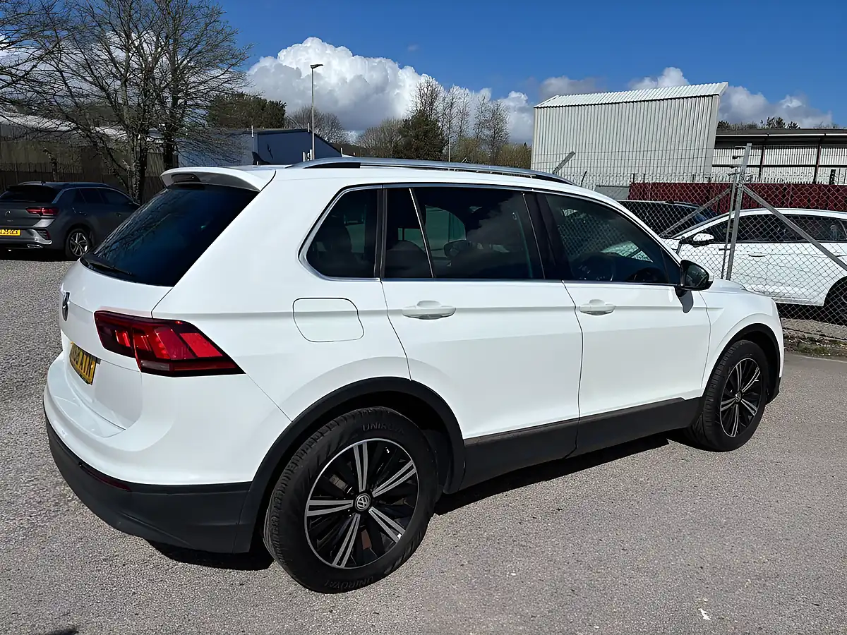 Used 2018 Volkswagen Tiguan Se Navigation White - Interior and Exterior details 15