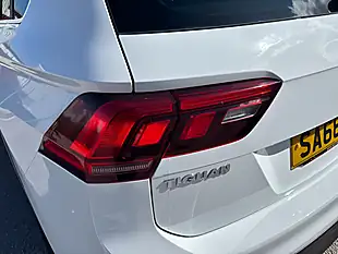 Used 2018 Volkswagen Tiguan Se Navigation White - Interior and Exterior details 18