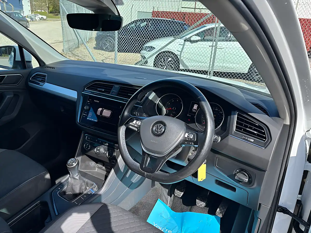 Used 2018 Volkswagen Tiguan Se Navigation White - Interior and Exterior details 20
