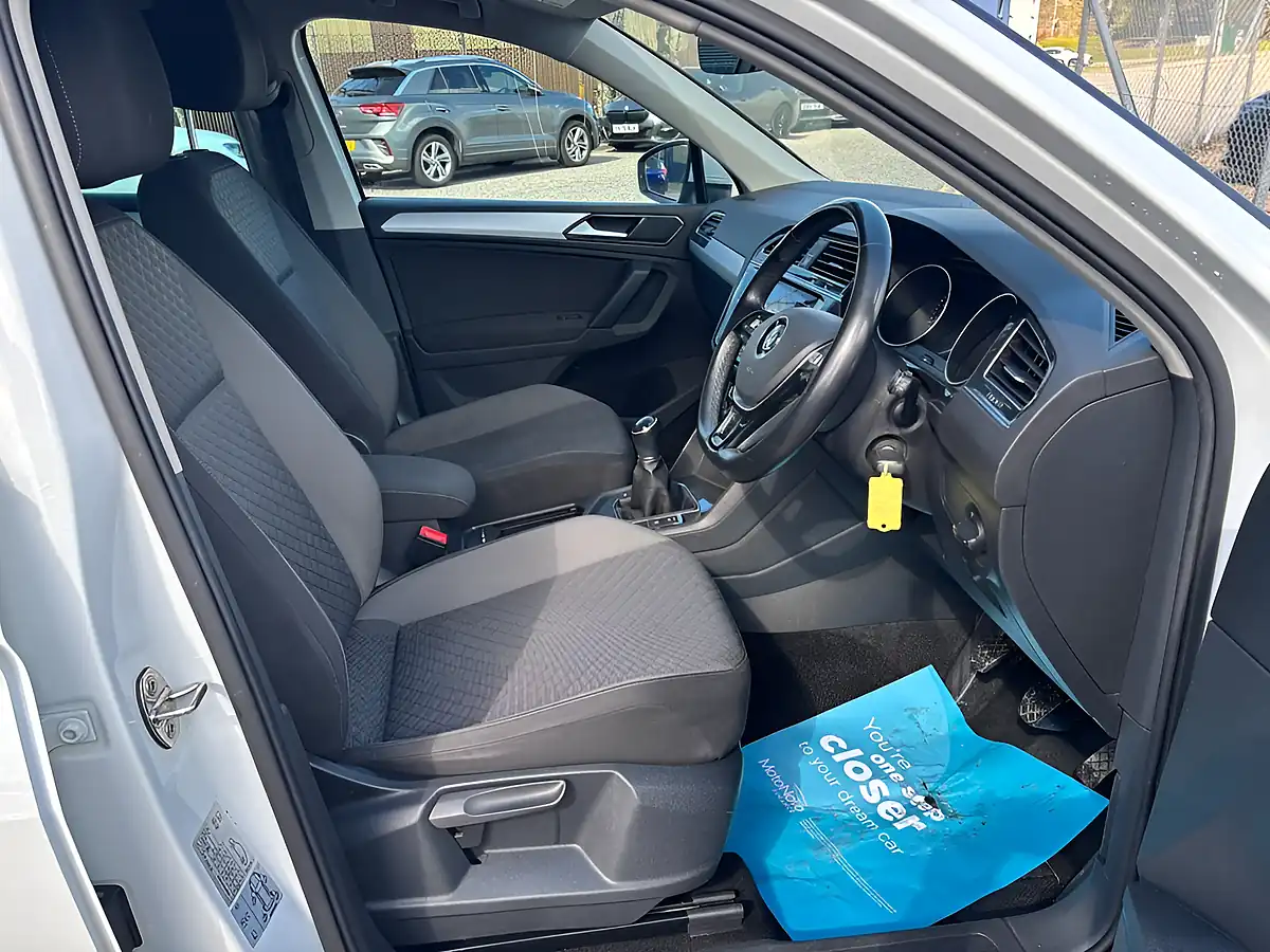 Used 2018 Volkswagen Tiguan Se Navigation White - Interior and Exterior details 3