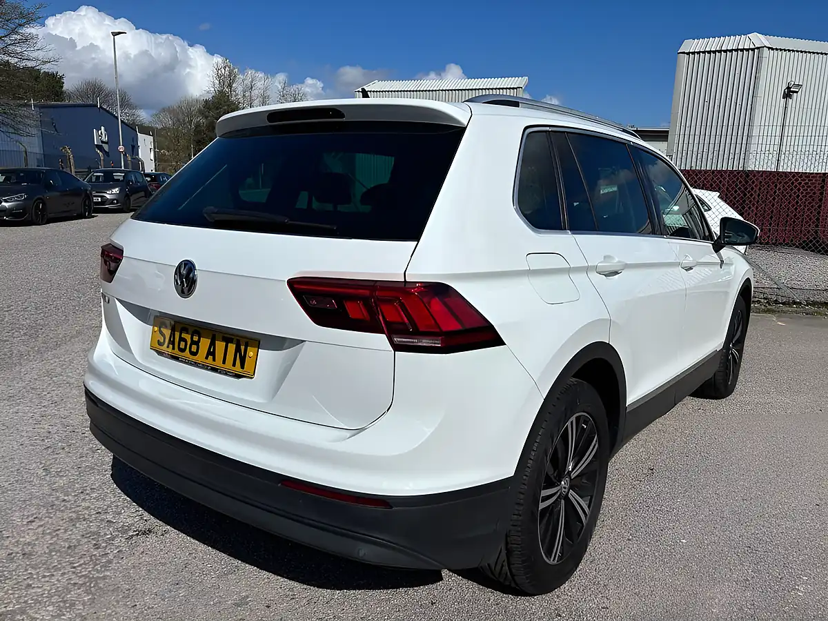 Used 2018 Volkswagen Tiguan Se Navigation White - Interior and Exterior details 4