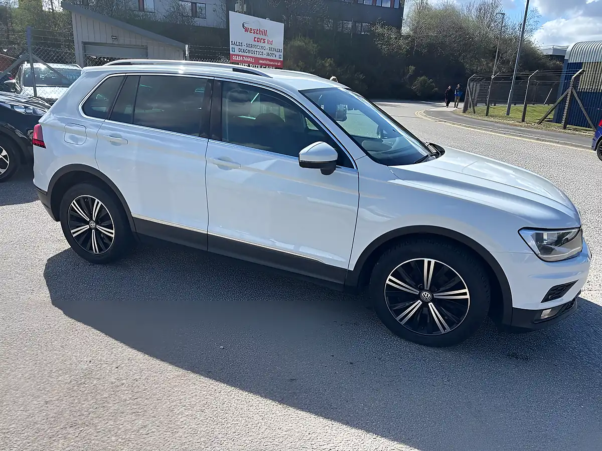 Used 2018 Volkswagen Tiguan Se Navigation White - Interior and Exterior details 6