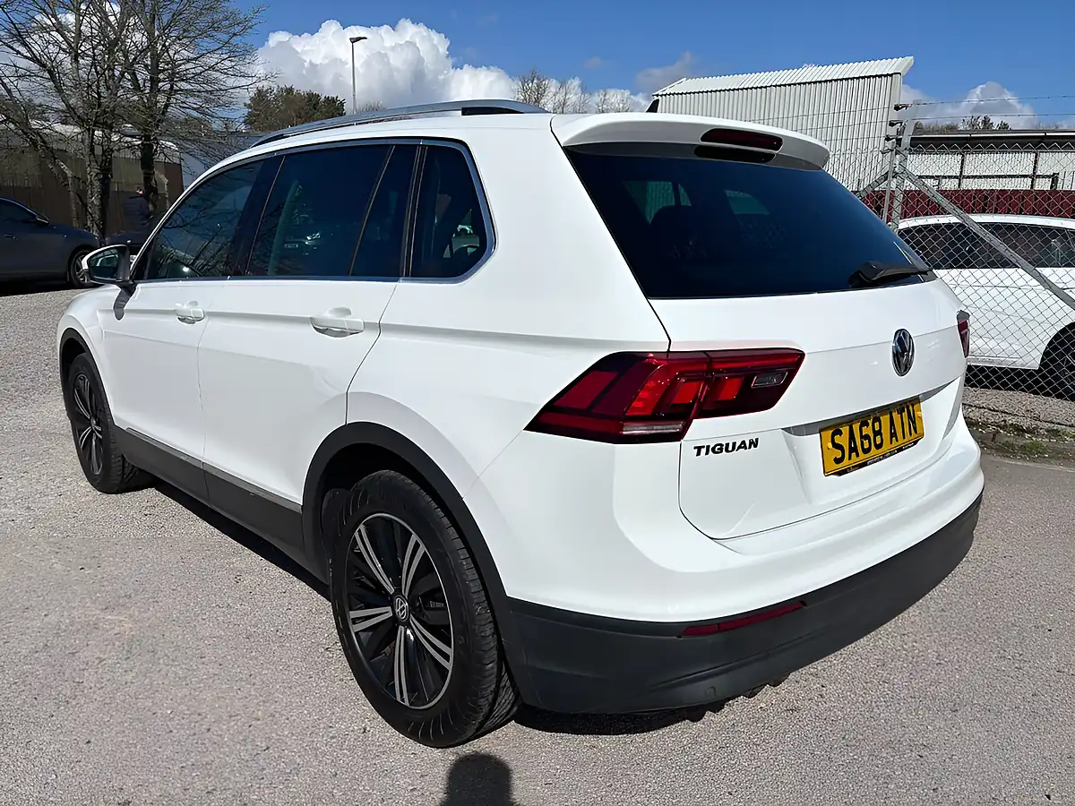 Used 2018 Volkswagen Tiguan Se Navigation White - Interior and Exterior details 7