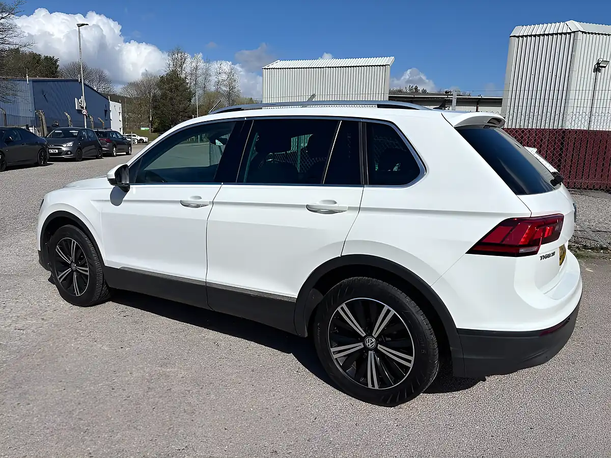 Used 2018 Volkswagen Tiguan Se Navigation White - Interior and Exterior details 8