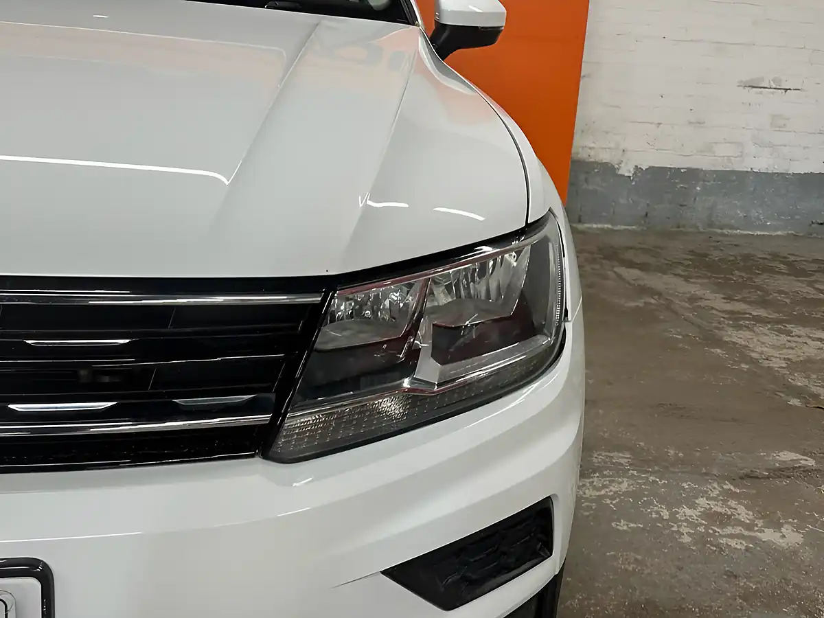 Used 2018 Volkswagen Tiguan Se Navigation White - Interior and Exterior details 11