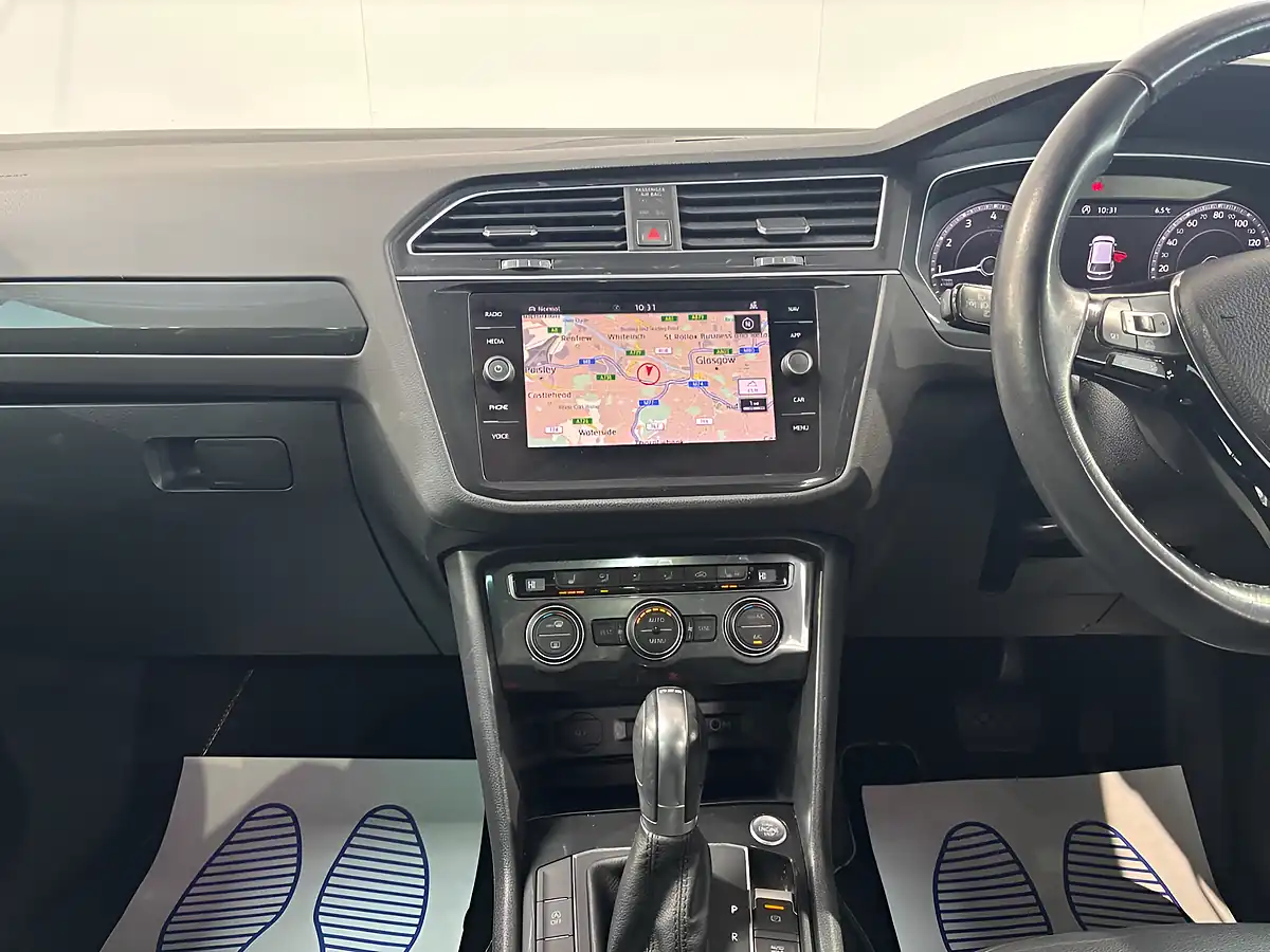 Used 2018 Volkswagen Tiguan Sel Atlantic Blue - Interior and Exterior details 16