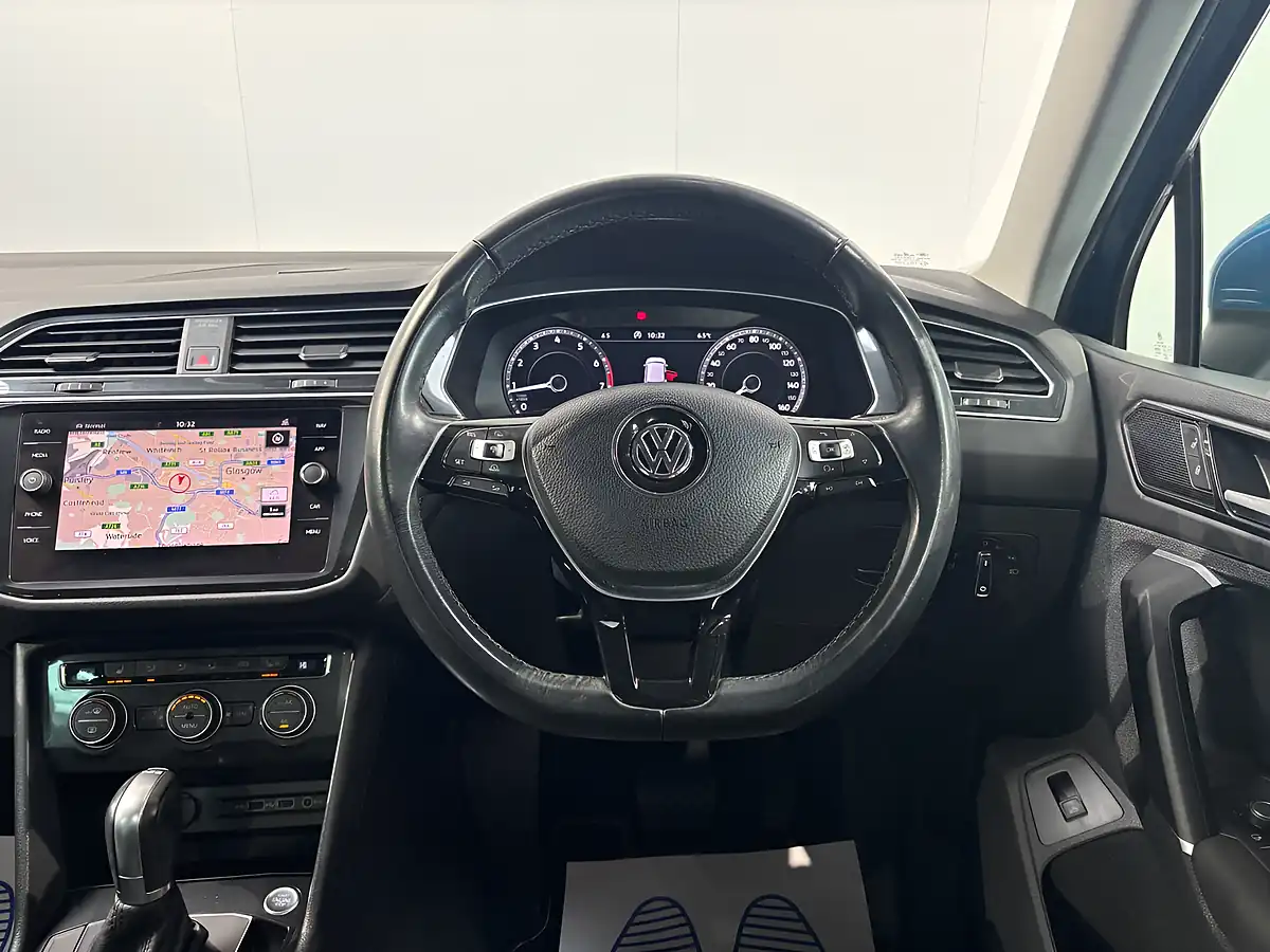 Used 2018 Volkswagen Tiguan Sel Atlantic Blue - Interior and Exterior details 9