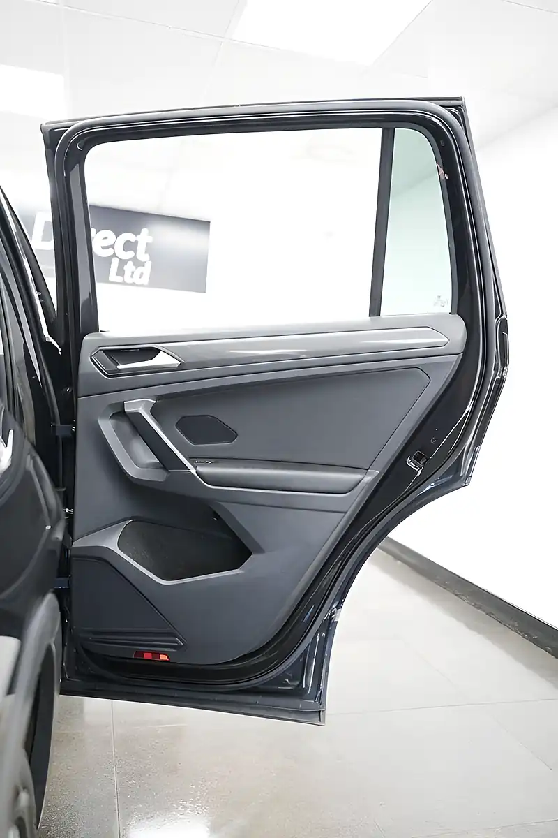 Used 2018 Volkswagen Tiguan Sel Black - Interior and Exterior details 13