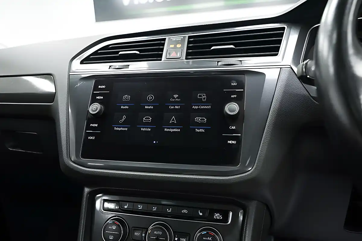 Used 2018 Volkswagen Tiguan Sel Black - Interior and Exterior details 14