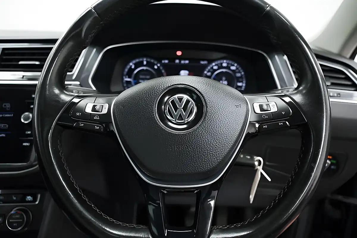Used 2018 Volkswagen Tiguan Sel Black - Interior and Exterior details 16