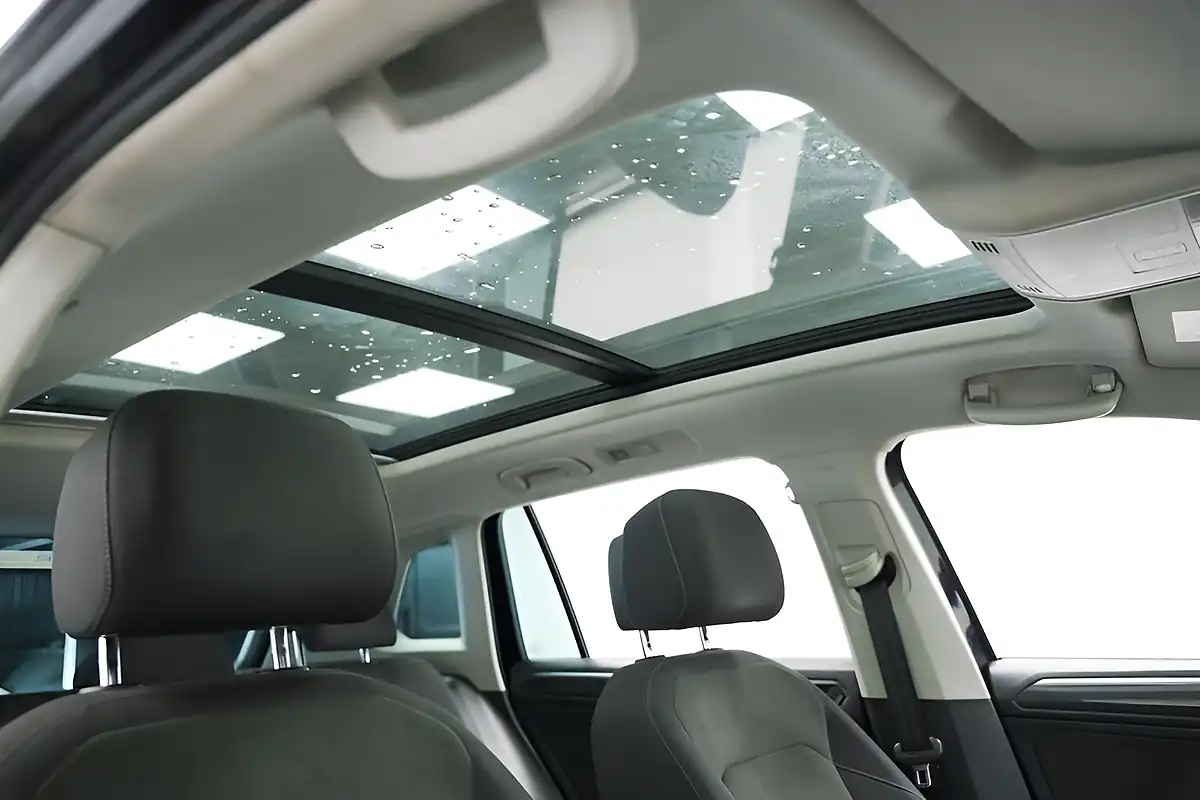 Used 2018 Volkswagen Tiguan Sel Black - Interior and Exterior details 17