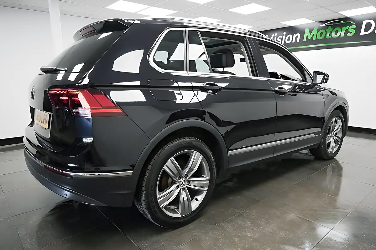 Used 2018 Volkswagen Tiguan Sel Black - Interior and Exterior details 4