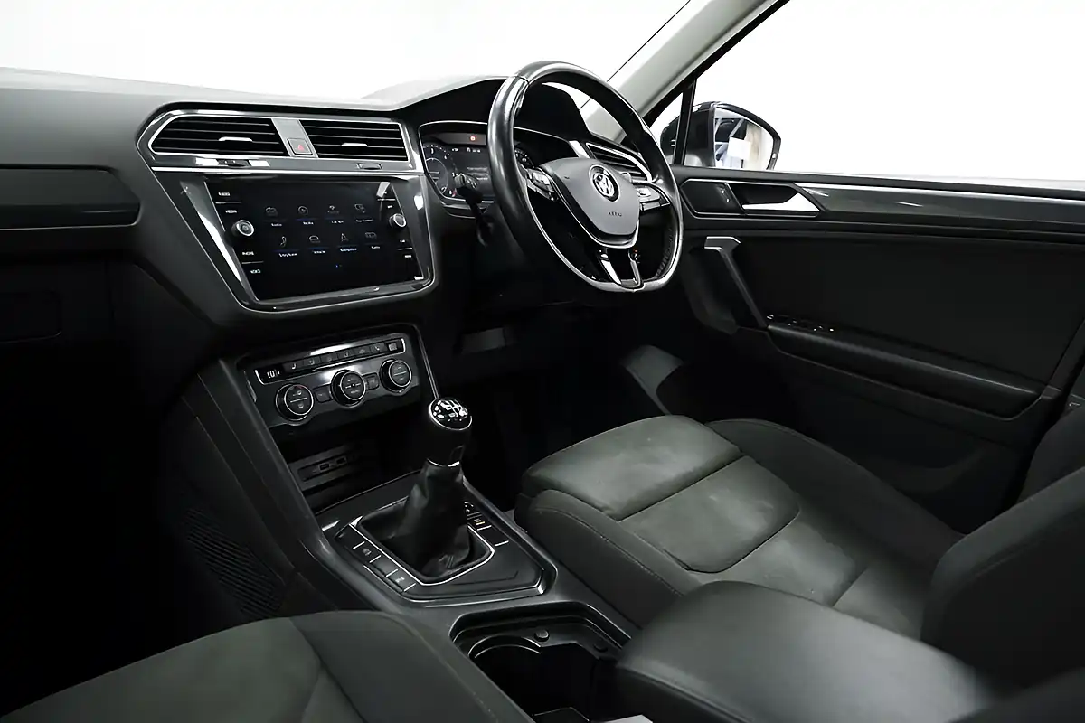 Used 2018 Volkswagen Tiguan Sel Black - Interior and Exterior details 6