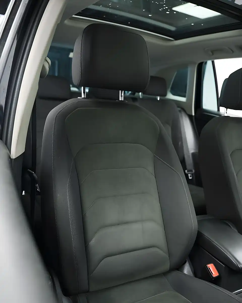 Used 2018 Volkswagen Tiguan Sel Black - Interior and Exterior details 9