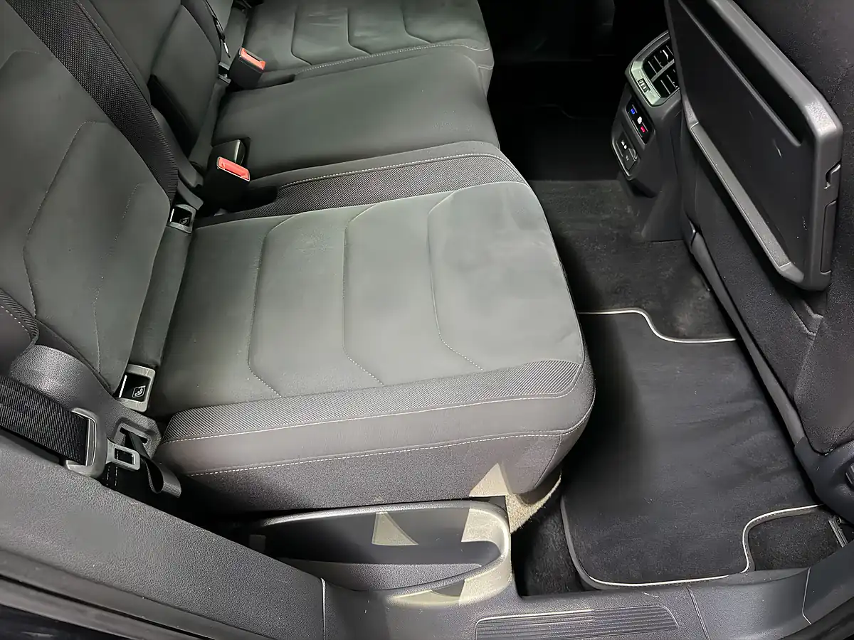 Used 2018 Volkswagen Tiguan Sel Black - Interior and Exterior details 11