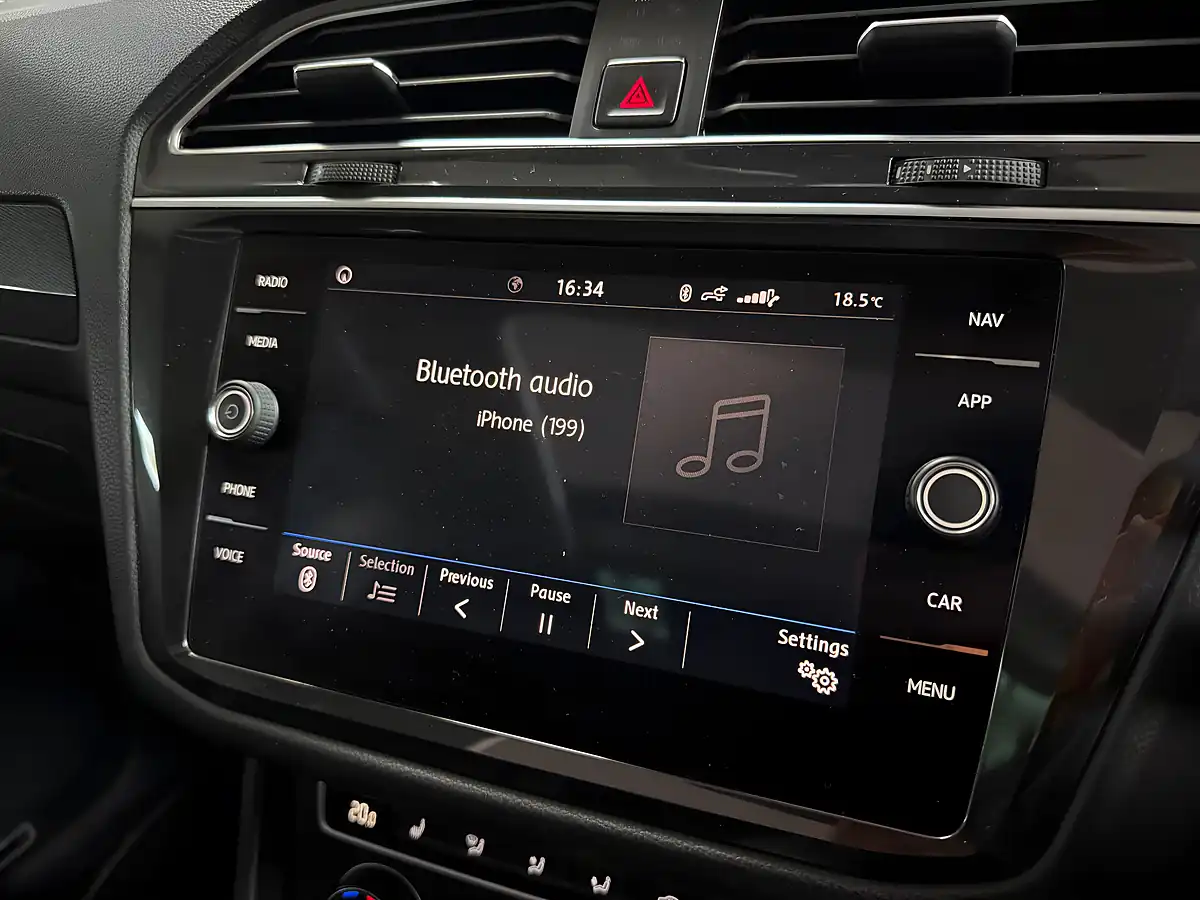 Used 2018 Volkswagen Tiguan Sel Black - Interior and Exterior details 16