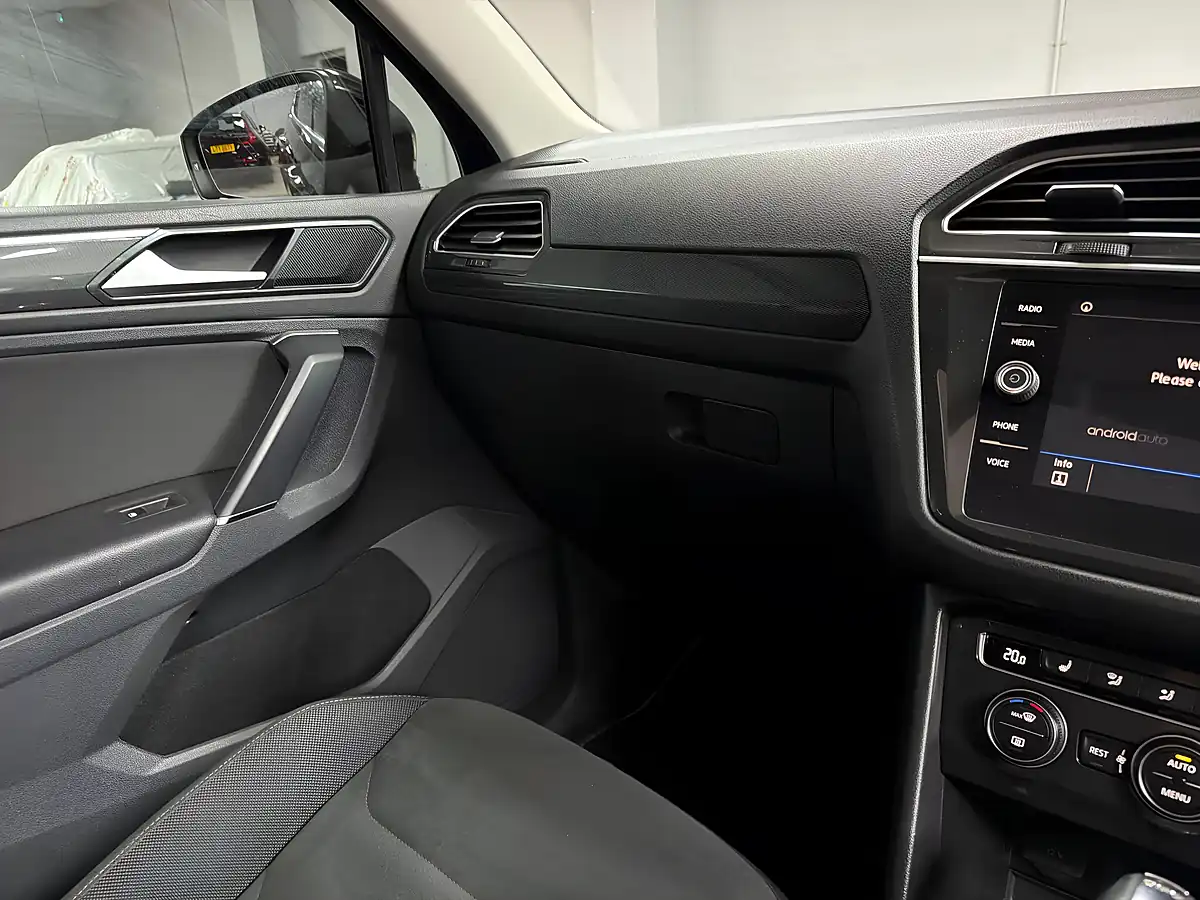 Used 2018 Volkswagen Tiguan Sel Black - Interior and Exterior details 20
