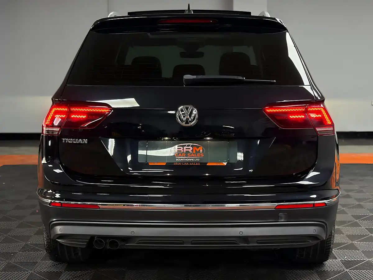 Used 2018 Volkswagen Tiguan Sel Black - Interior and Exterior details 9