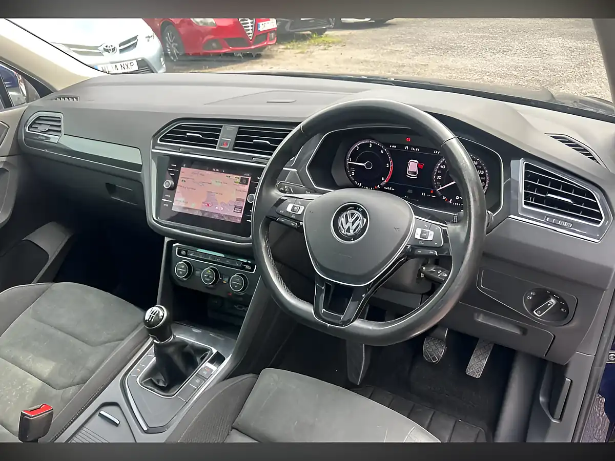 Used 2018 Volkswagen Tiguan Sel Blue - Interior and Exterior details 10